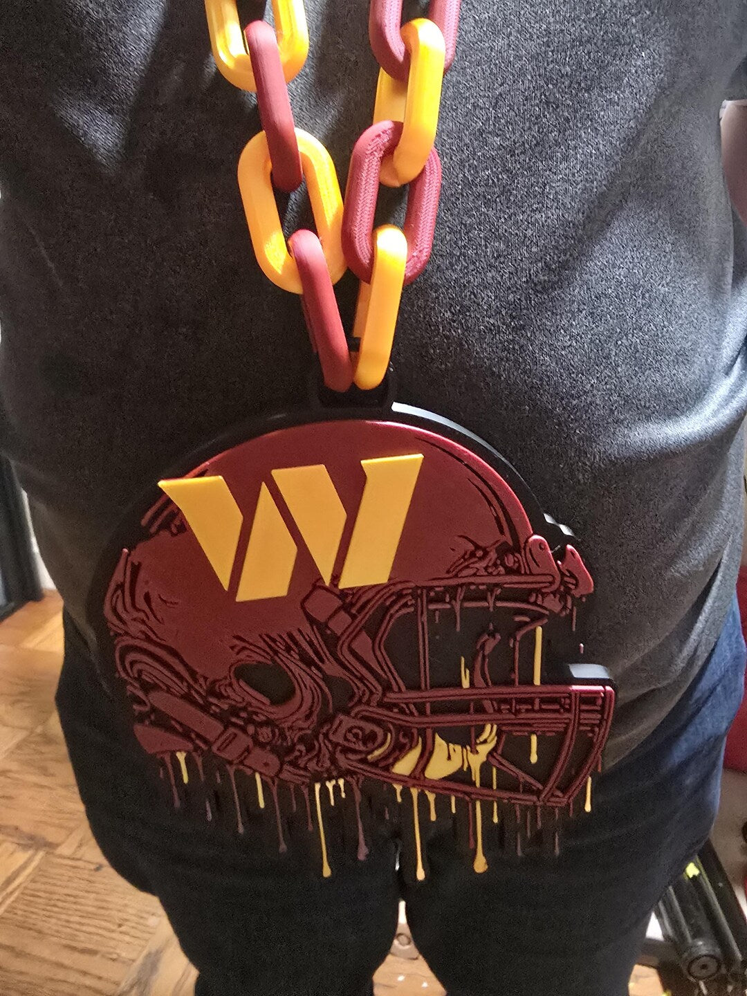 Football hype chain with two-tone chain links