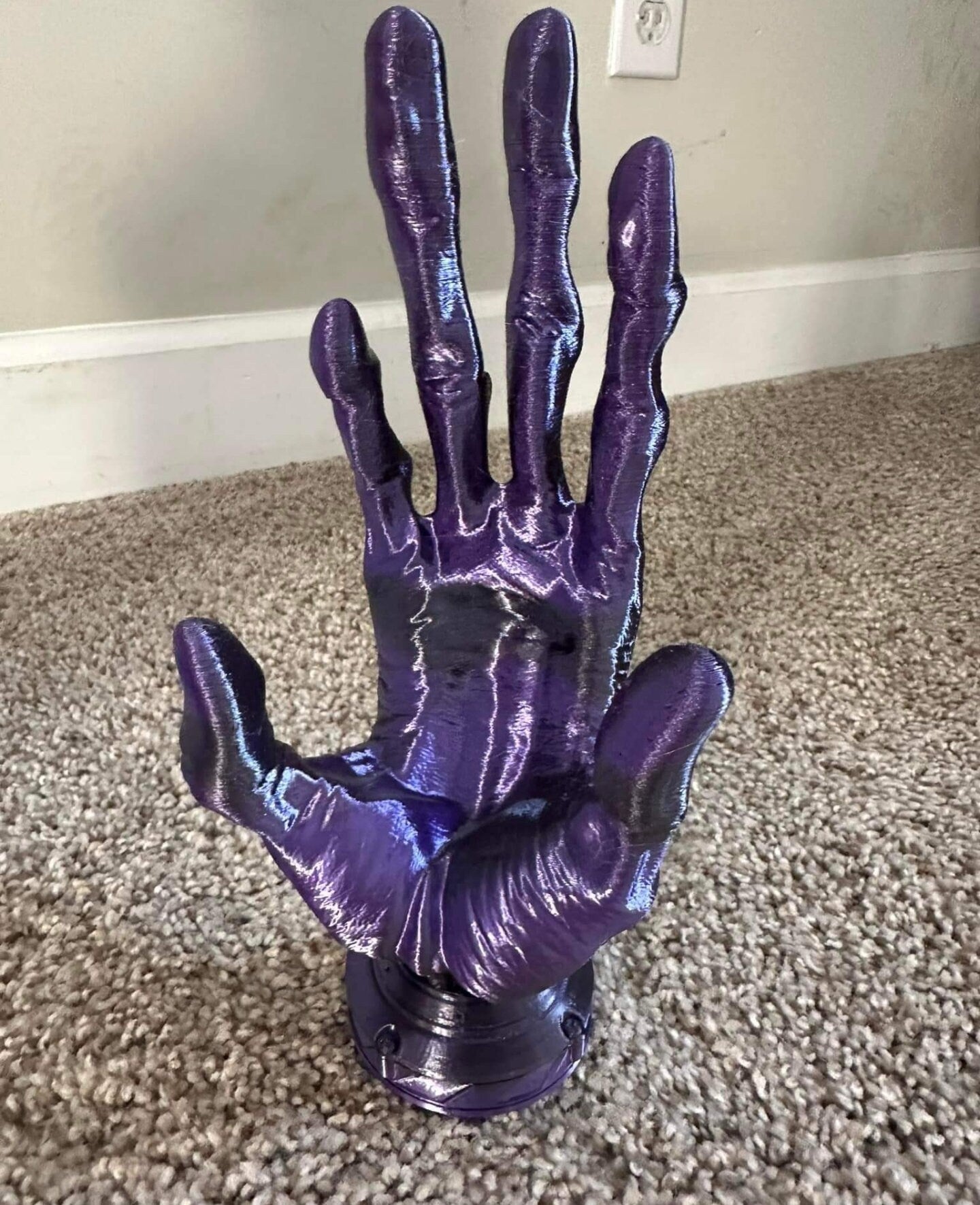 Alien hand stand side view