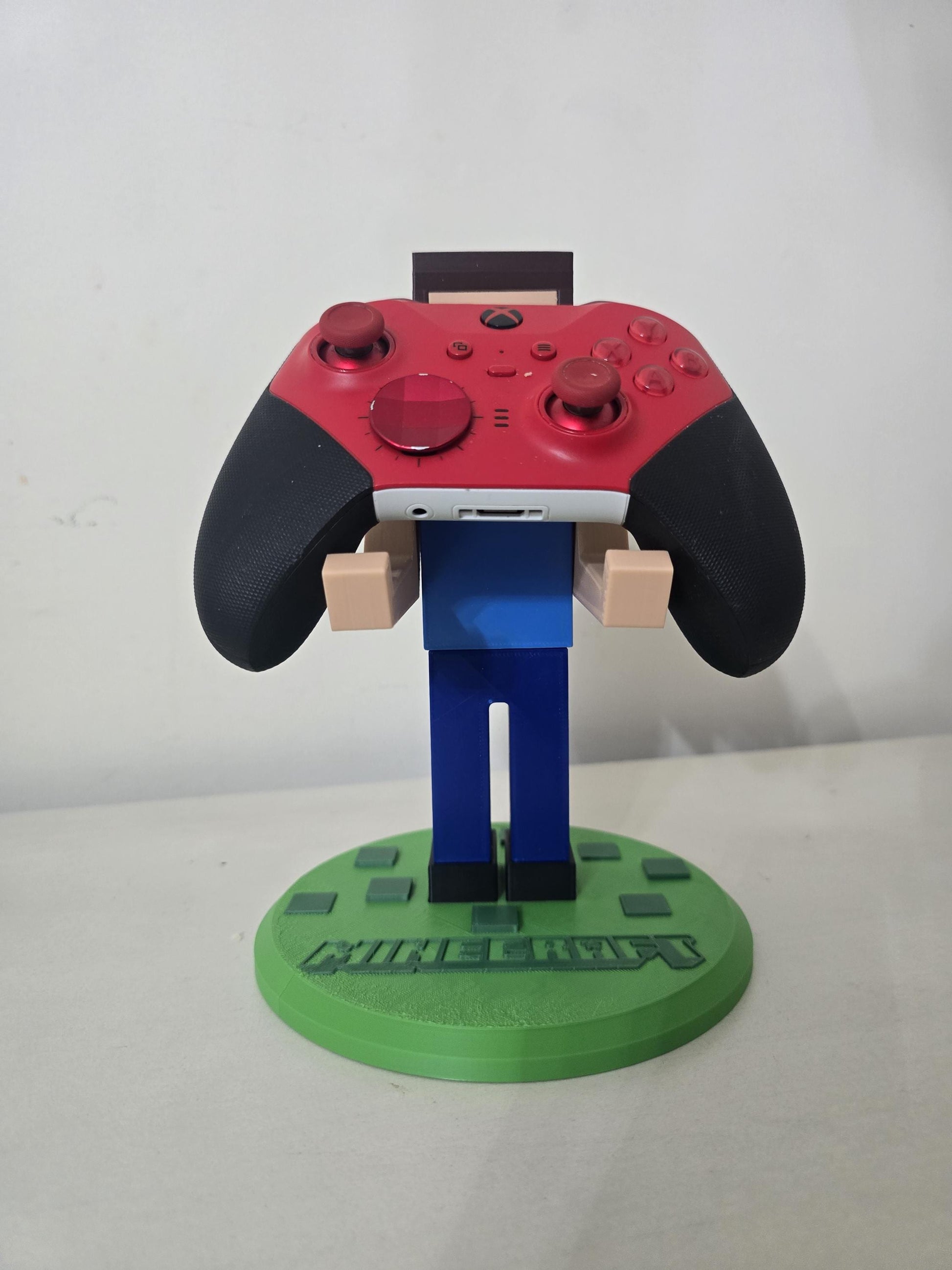 Side view of the blocky pixel stand